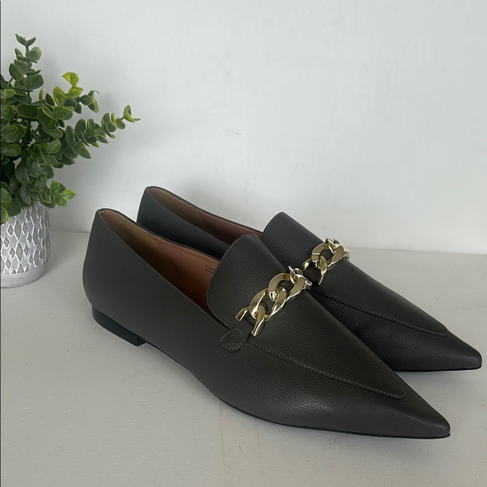 Women's Linea Paolo Mabel-L
Pointed Toe Loafer w/Goldtone Links Stone - Picture 5 of 16